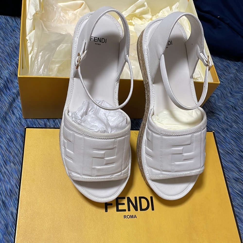 FENDI Sandals - Picture 2 of 5